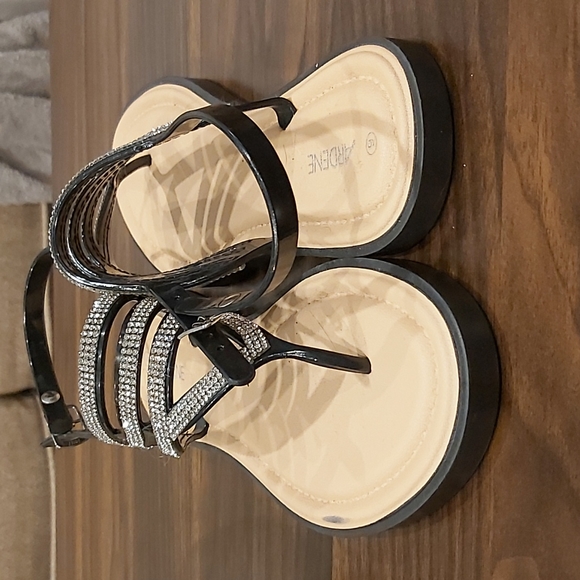 Sandals- size 9 - Picture 3 of 3